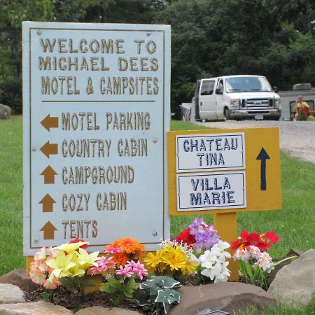 Michael Dee'S Motel East Durham Exterior foto